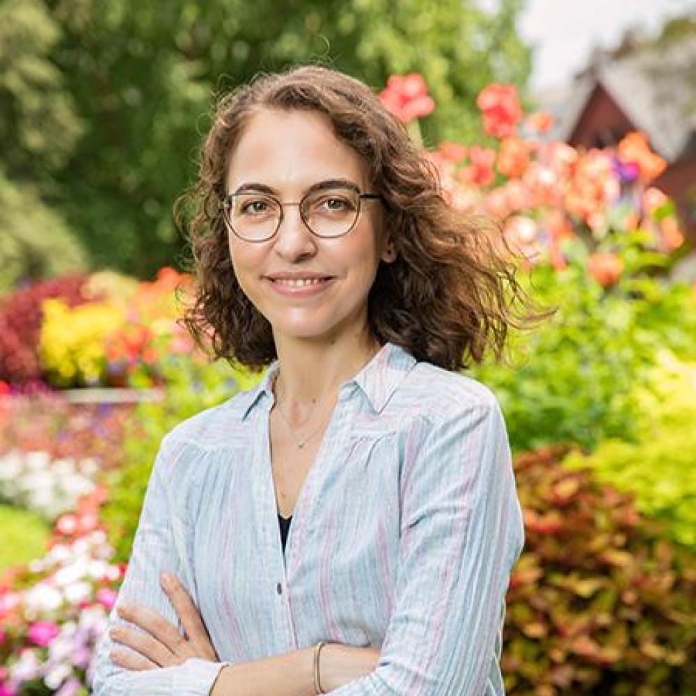 Headshot of Helena Aparicio