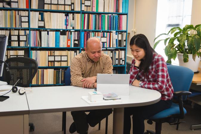 Image of research associate, Florio, giving a consulting session